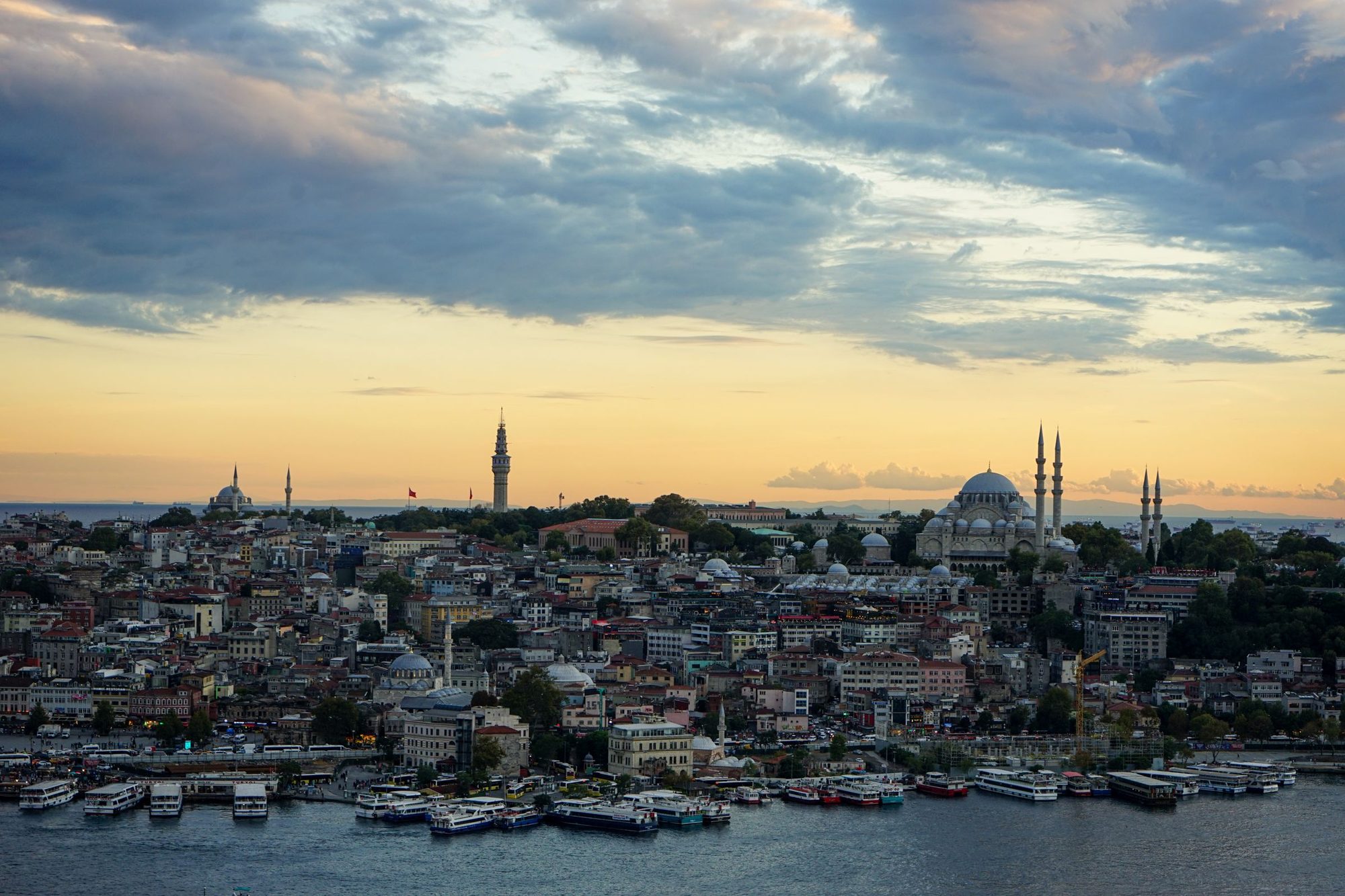 Türkiye skyline and healthcare destination